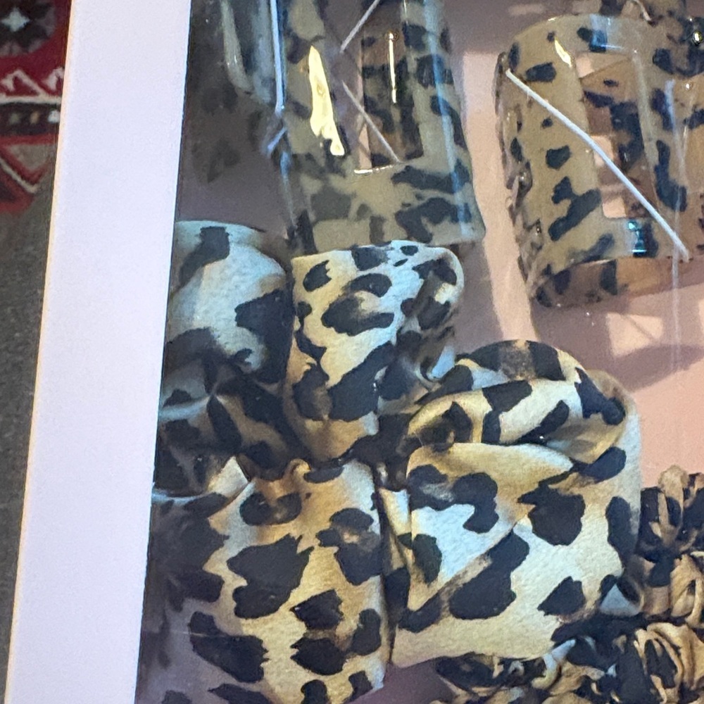 Leopard Print Hair Accessory Set - Picture 4 of 4